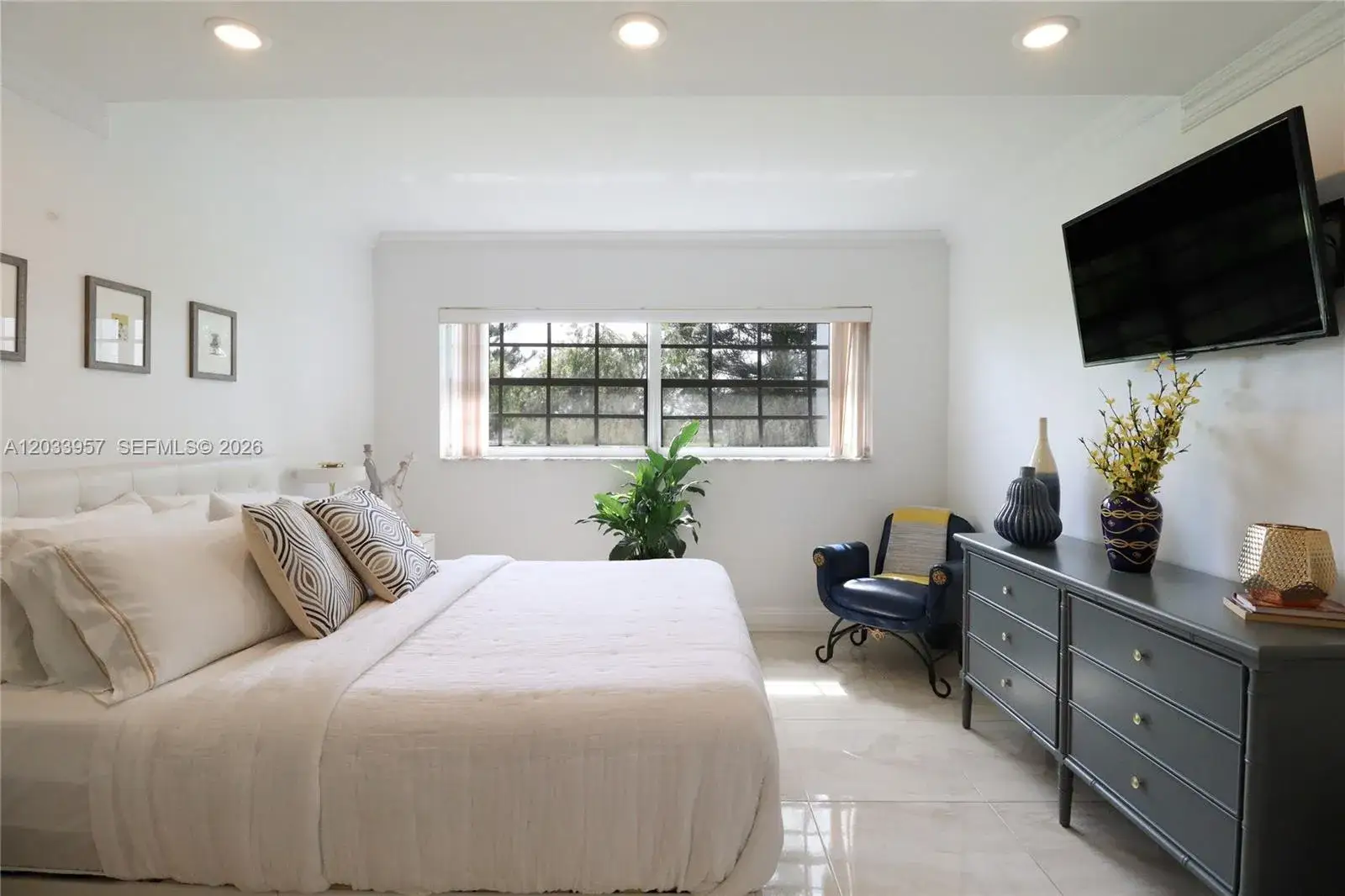 1 bedroom 1 bath Residential for sale at 7797 Golf Circle Drive # 208J, Margate FL 33063