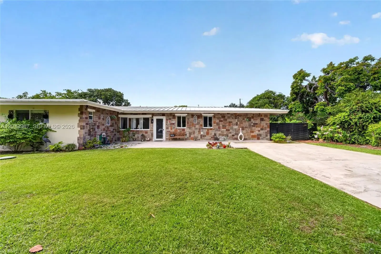 4 bedroom 4 bath Residential for sale at 8250 SW 118th Ter, Miami FL 33156