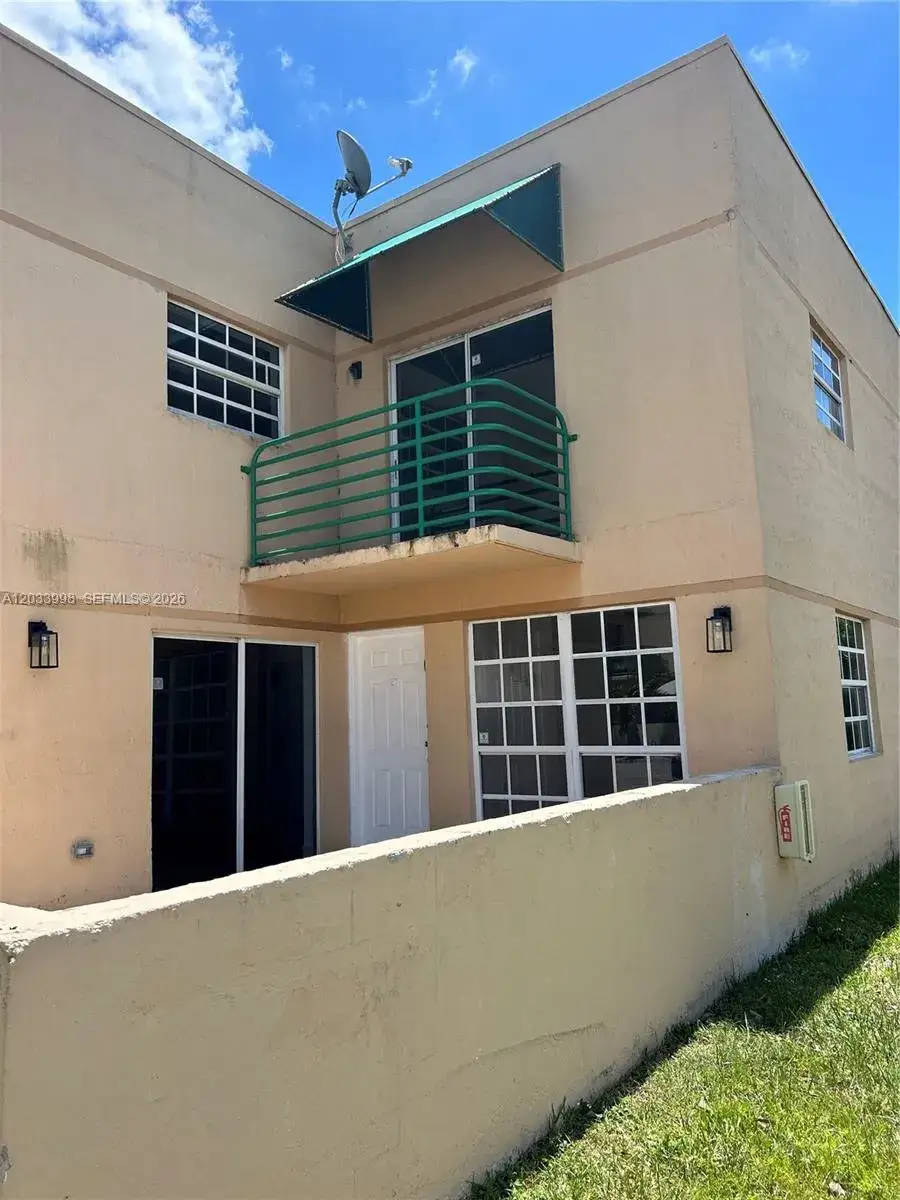 3 bedroom 3 bath Residential Lease for rent at 11880 SW 19th Ter # 113, Miami FL 33175
