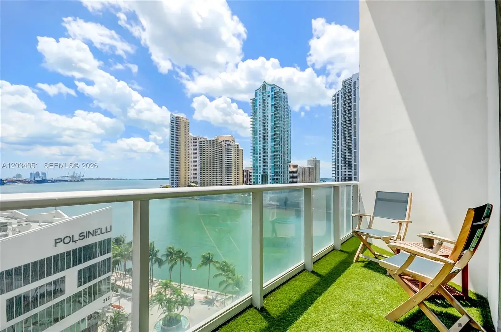 1 bedroom 2 bath Residential Lease for rent at 300 S Biscayne Bluv # 1022, Miami FL 33131