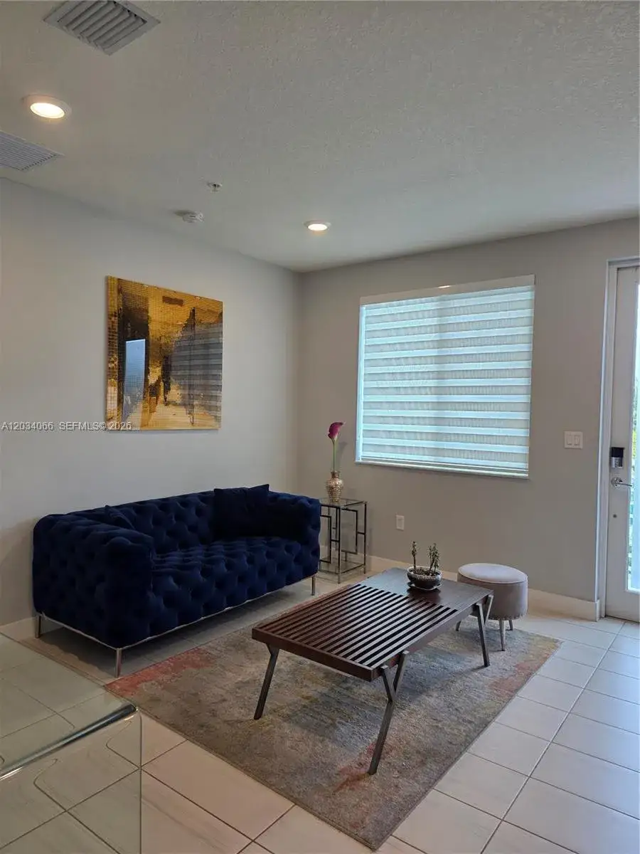 3 bedroom 2 bath Residential for sale at 10222 NW 64th Way # 302, Doral FL 33178