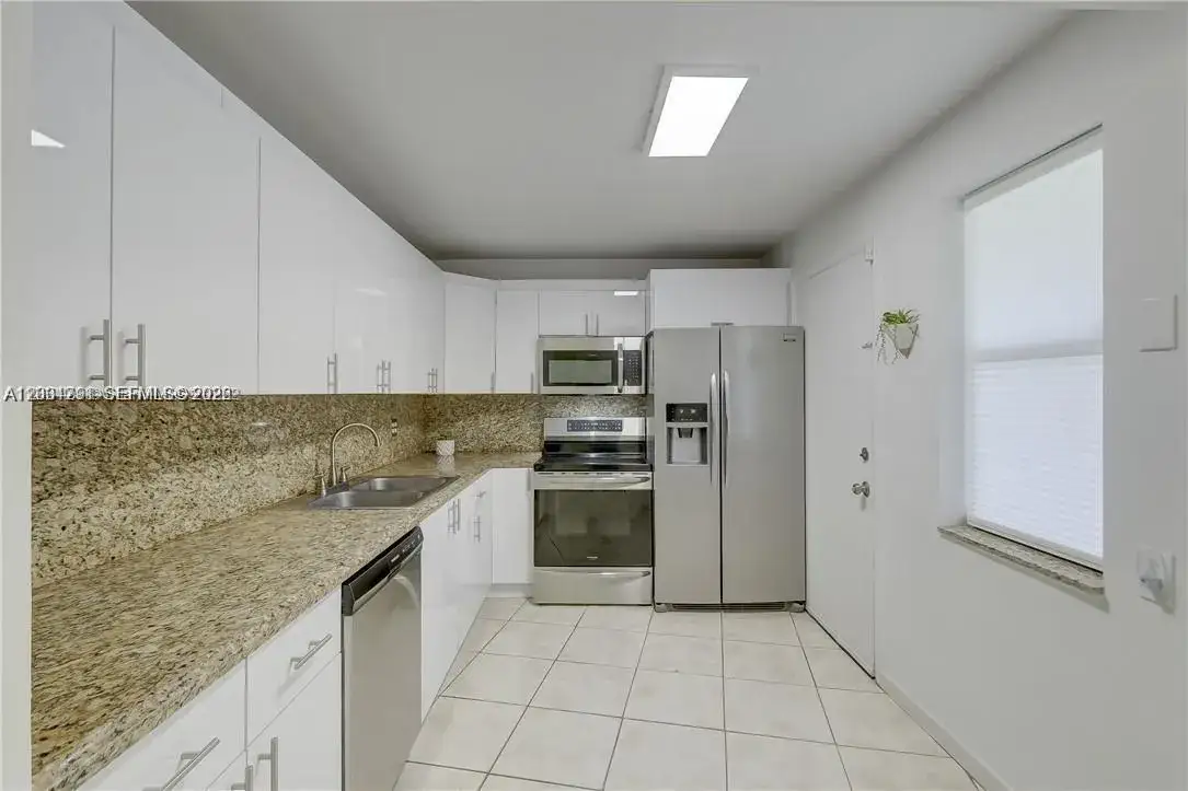 2 bedroom 2 bath Residential Lease for rent at 1351 NE 191st St # E117, Miami FL 33179