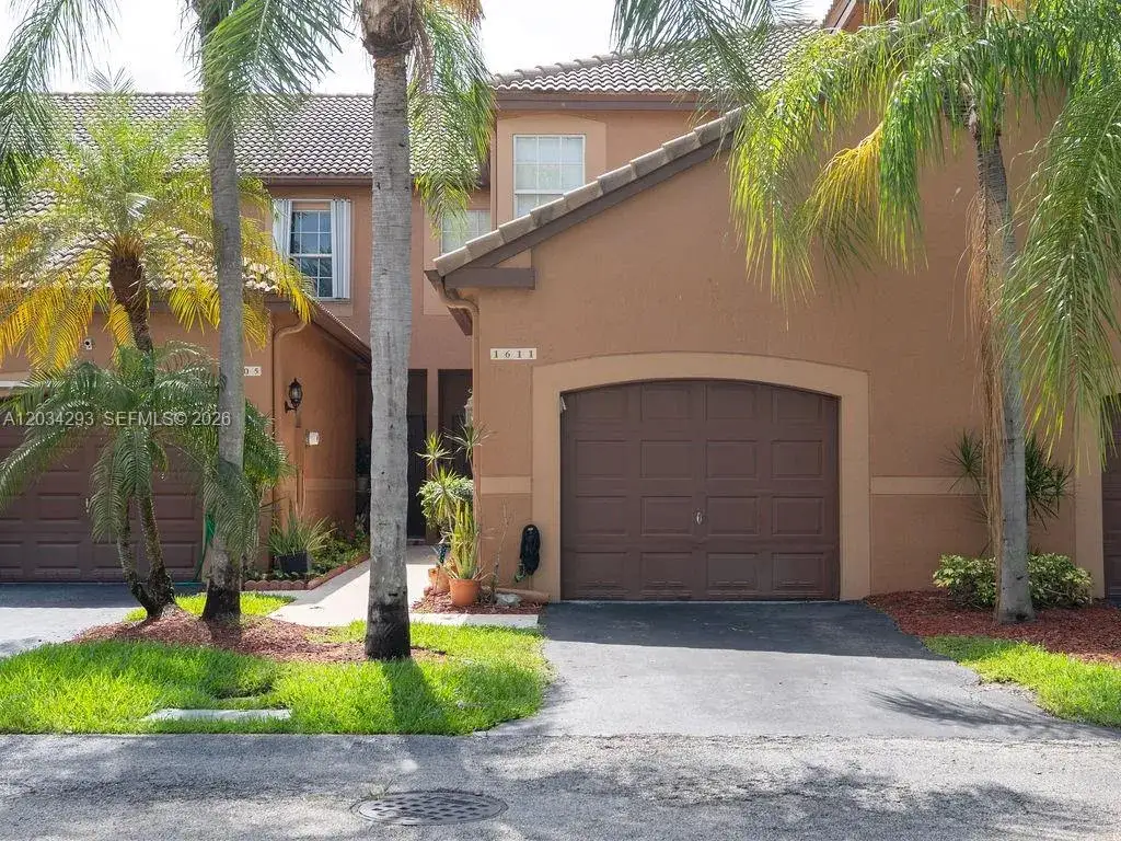 3 bedroom 2 bath Residential Lease for rent at 1611 Veracruz Ln # 17, Weston FL 33327