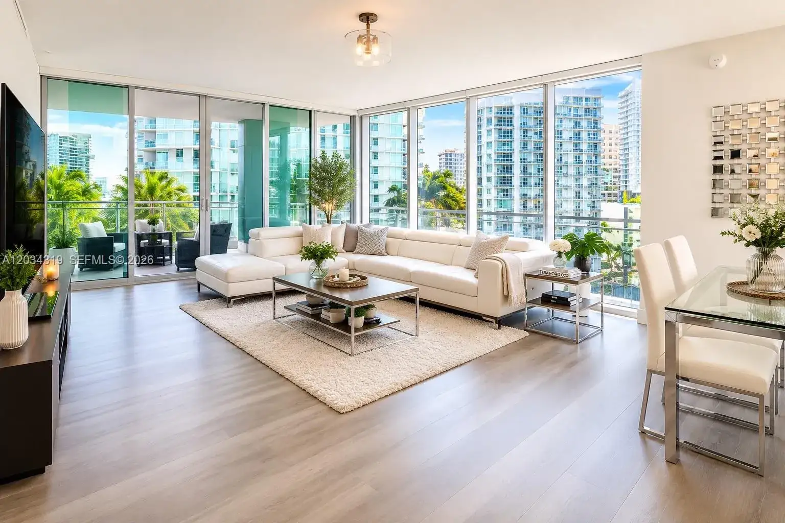 2 bedroom 2 bath Residential Lease for rent at 90 SW 3rd St # 1413, Miami FL 33130