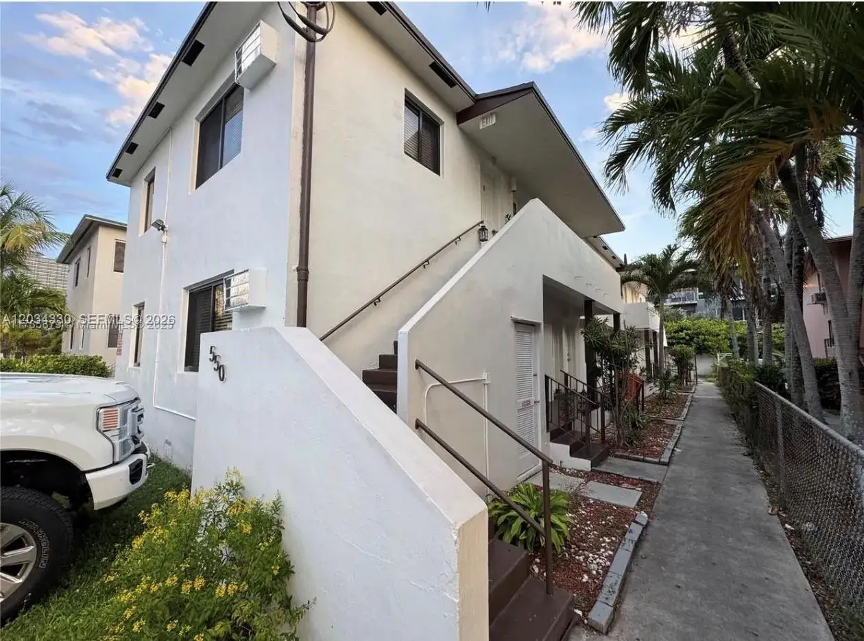 1 bedroom 1 bath Residential Lease for rent at 550 SW 10th St # 6, Miami FL 33130