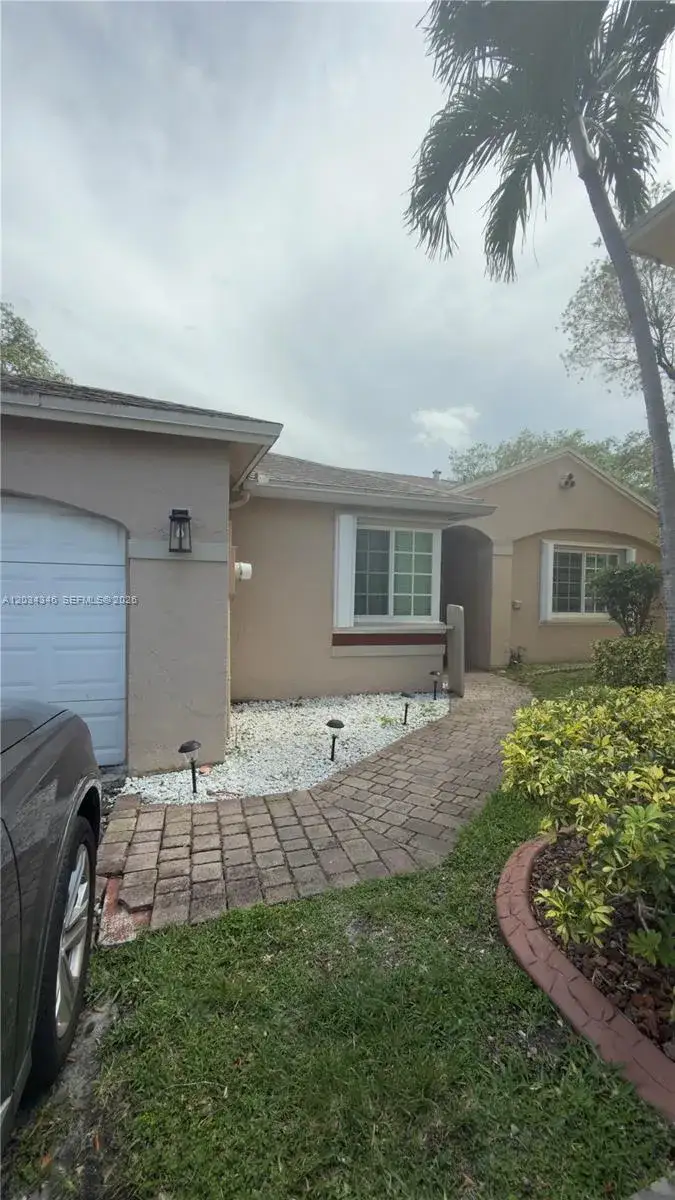 11727 NW 12th St, Pembroke Pines FL 33026