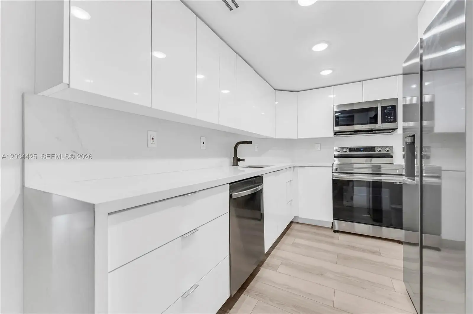 300 Bayview Dr # 214, Sunny Isles Beach FL 33160