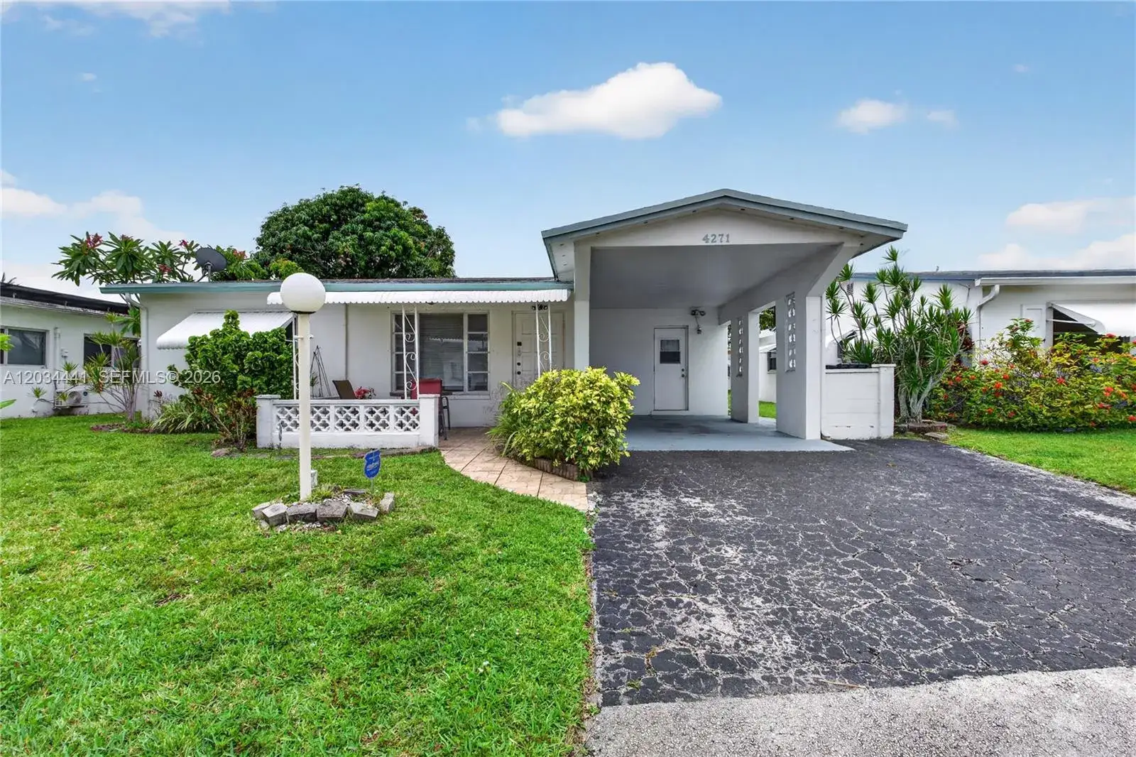 2 bedroom 2 bath Residential for sale at 4271 NW 49th Ter, Lauderdale Lakes FL 33319
