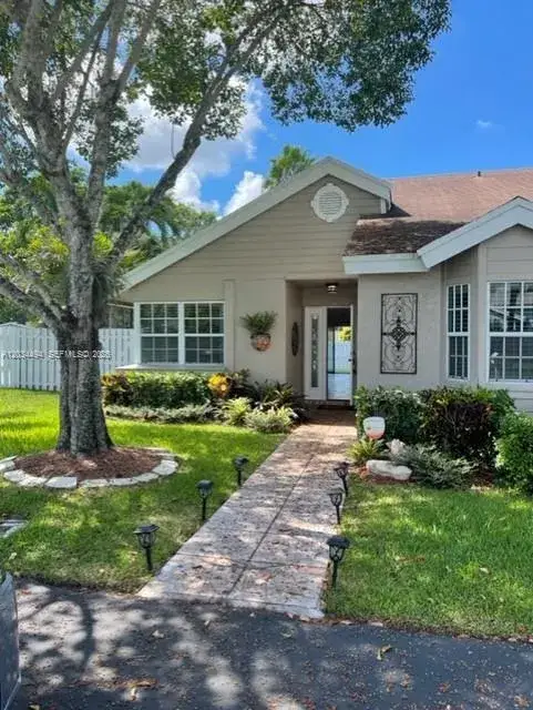 2 bedroom 2 bath Residential Lease for rent at 11160 SW 11th Pl # 11160, Davie FL 33324