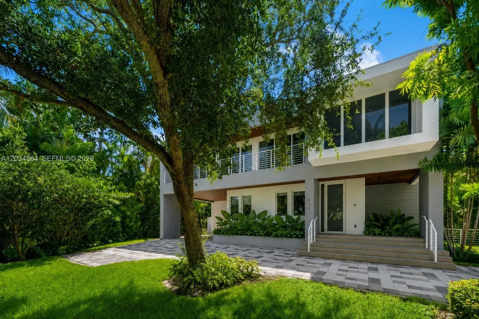 7 bedroom 7 bath Residential for sale at 425 Harbor Dr, Key Biscayne FL 33149