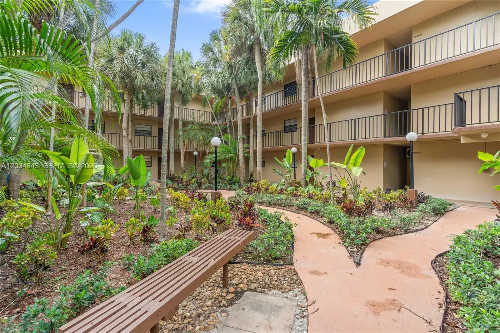 1 bedroom 1 bath Residential Lease for rent at 10875 SW 112th Ave # 114, Miami FL 33176