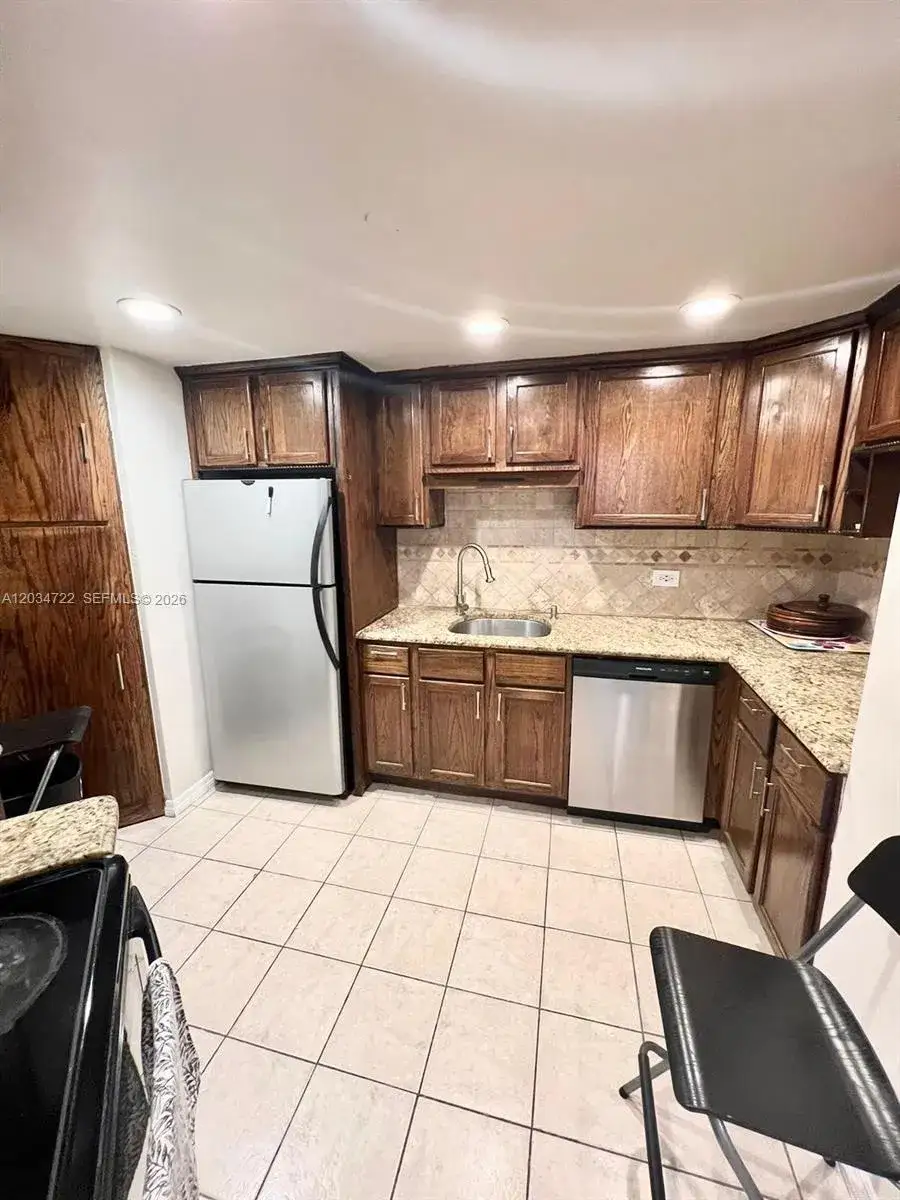2 bedroom 2 bath Residential Lease for rent at 905 Brickell Bay Dr # 1422, Miami FL 33131