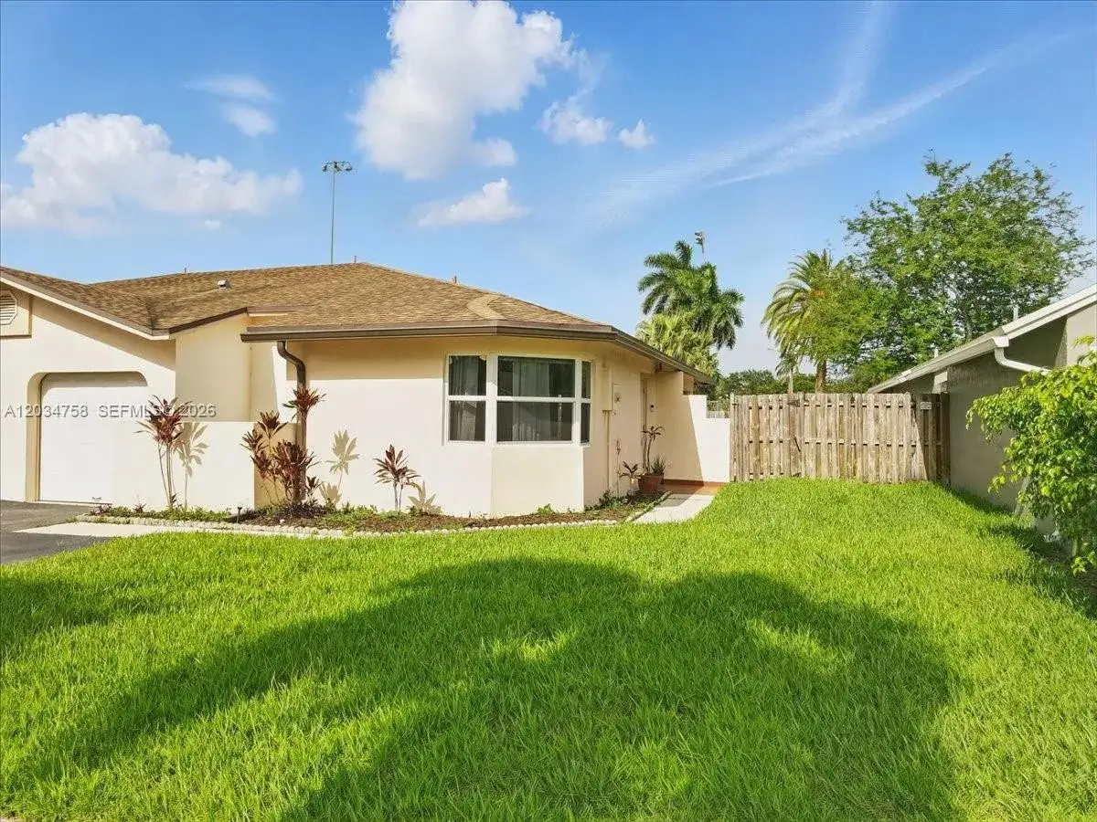 2 bedroom 2 bath Residential for sale at 5874 SW 97th Ter, Cooper City FL 33328