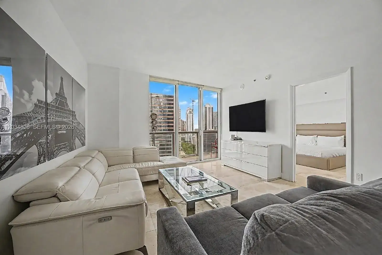 2 bedroom 1 bath Residential Lease for rent at 485 Brickell Ave # 2209, Miami FL 33131