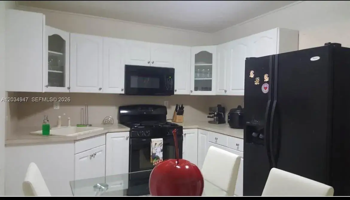 1 bedroom 1 bath Residential Lease for rent at 15431 SW 101st Ave, Miami FL 33157