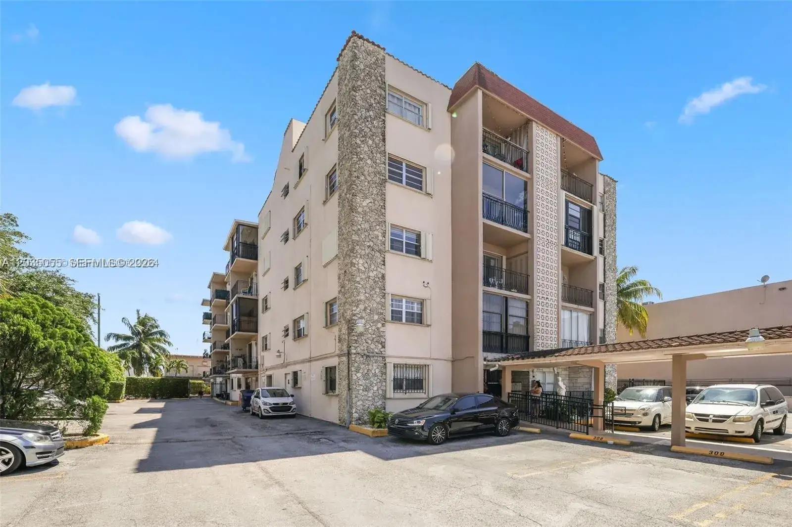 1 bedroom 1 bath Residential Lease for rent at 3640 NW 9th St # 302, Miami FL 33125