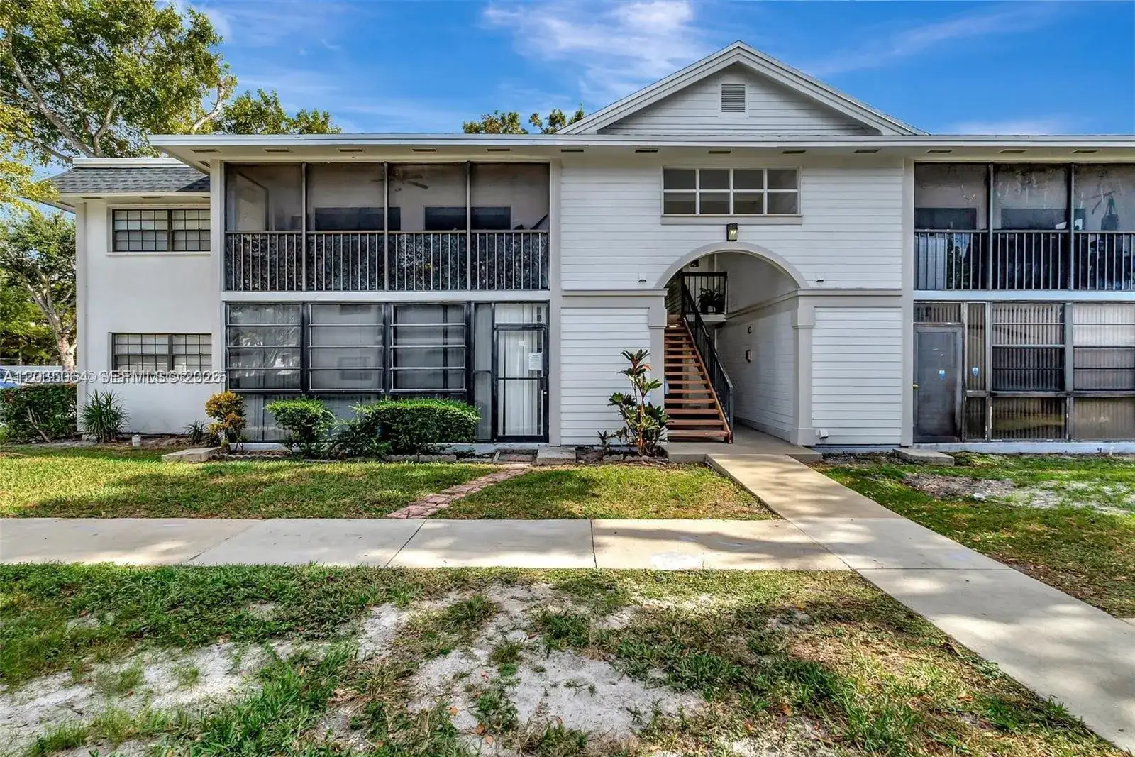 2 bedroom 2 bath Residential for sale at 18965 NW 62nd Ave # 210, Hialeah FL 33015