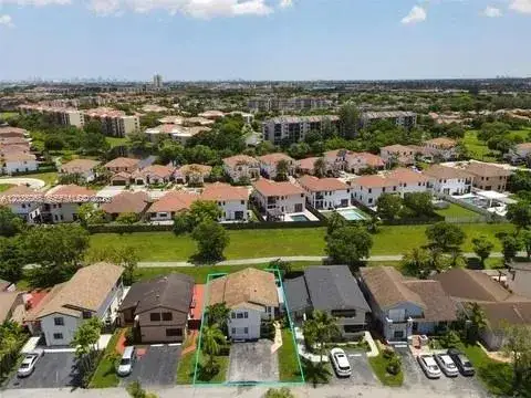 4 bedroom 3 bath Residential Lease for rent at 933 NW 106th Ave Cir, Miami FL 33172