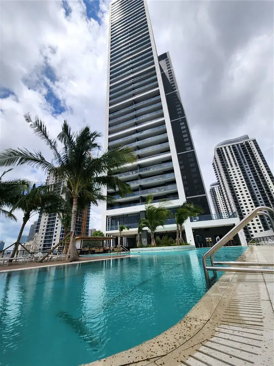 1 bath Residential Lease for rent at 601 NE 1 AVE # 2812, Miami FL 33132