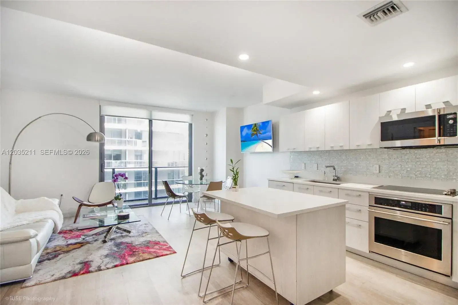 1 bedroom 1 bath Residential Lease for rent at 55 SW 9th St # 3802, Miami FL 33130