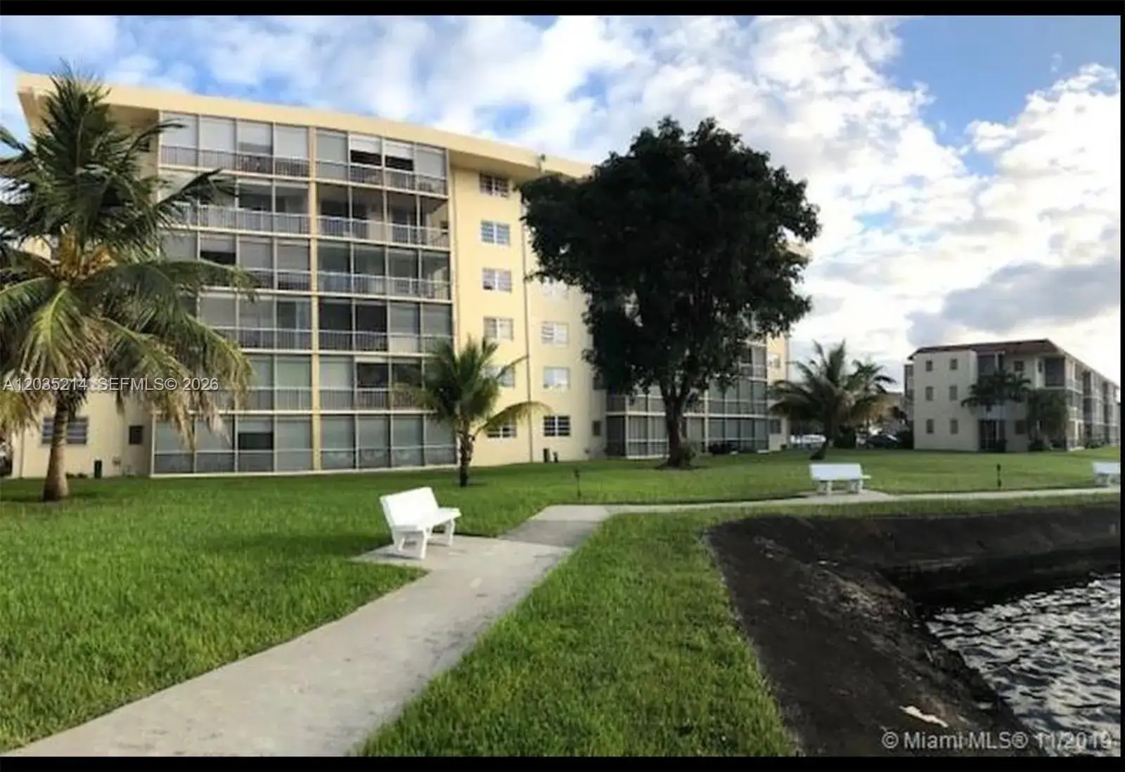 1 bedroom 1 bath Residential for sale at 2999 Point East Dr # C301, Aventura FL 33160