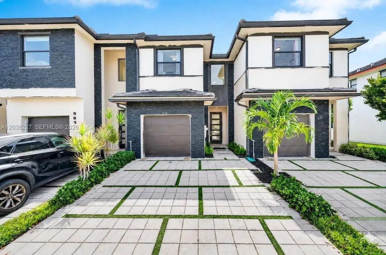3 bedroom 2 bath Residential for sale at 15841 NW 91st Ct, Miami Lakes FL 33018
