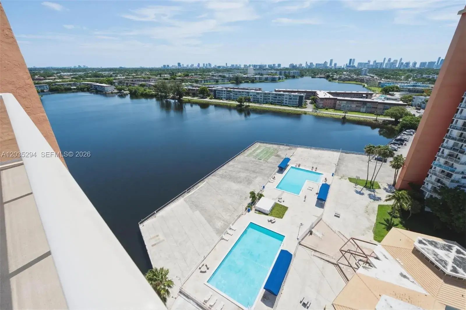 2 bedroom 2 bath Residential for sale at 1301 NE Miami Gardens Dr # 1515W, Miami FL 33179