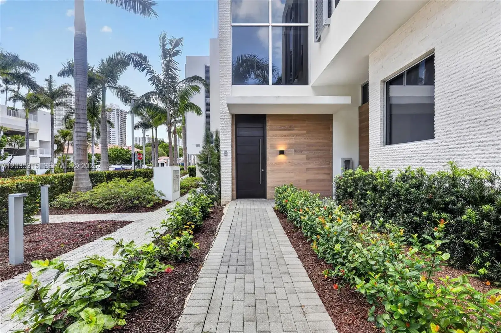4 bedroom 4 bath Residential Lease for rent at 3750 Yacht Club Dr, Aventura FL 33180