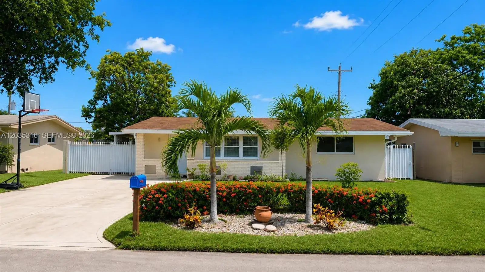 3 bedroom 2 bath Residential for sale at 7611 NW 15th Ct, Pembroke Pines FL 33024
