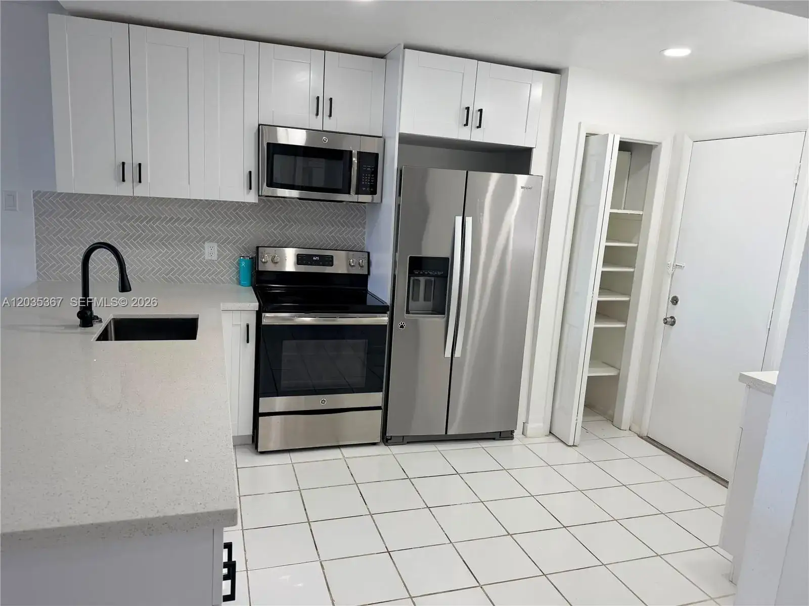 1 bedroom 1 bath Residential Lease for rent at 1770 NE 191st St # 1, Miami FL 33179
