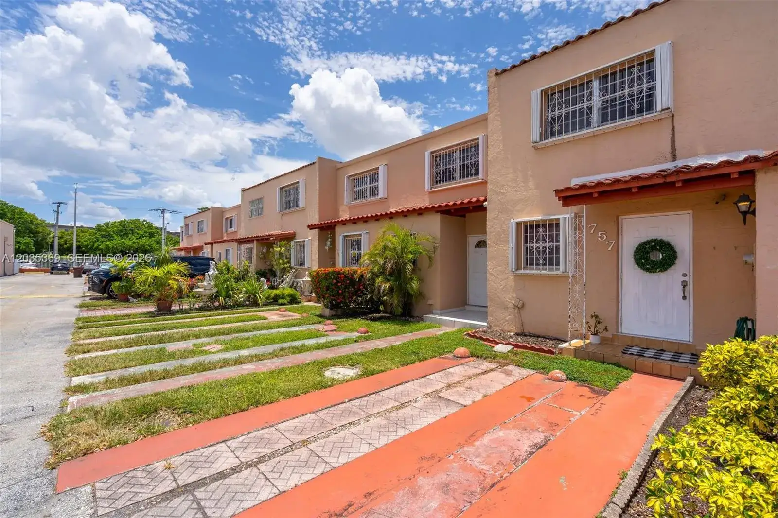 2 bedroom 1 bath Residential Lease for rent at 1757 W 57th St # 211, Hialeah FL 33012