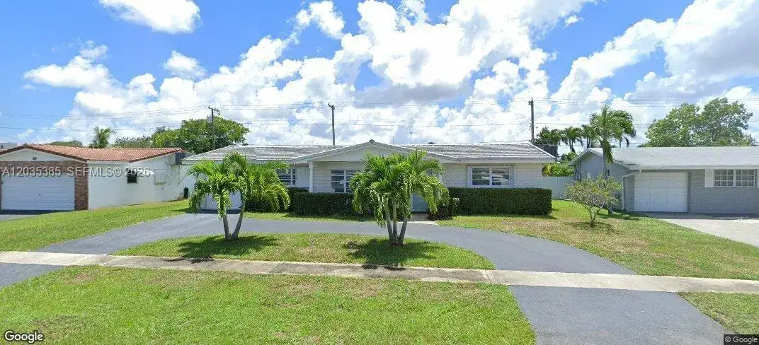 4 bedroom 2 bath Residential for sale at 614 S Crescent Dr, Hollywood FL 33021