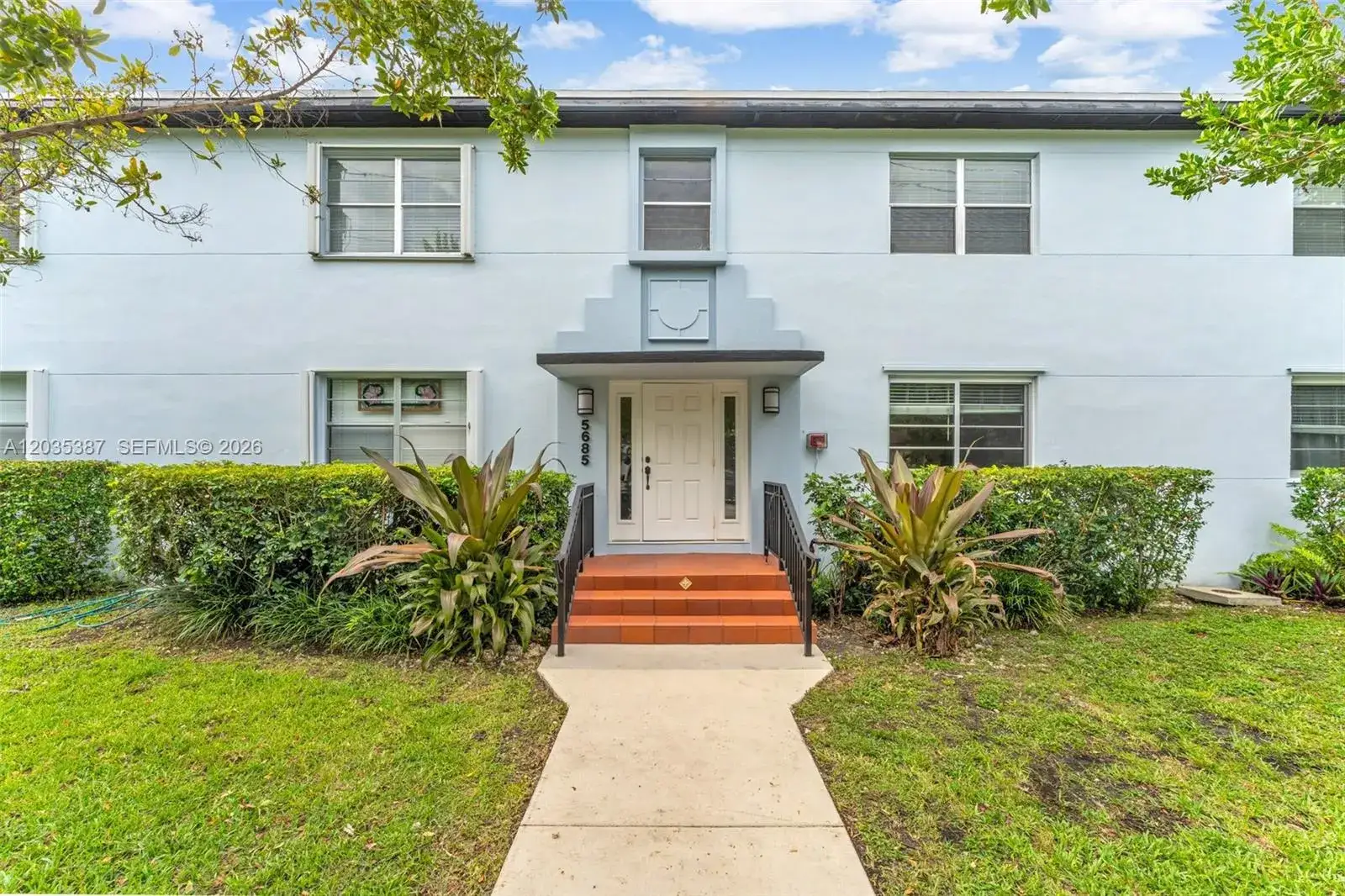 2 bedroom 1 bath Residential for sale at 5685 SW 80th St # 58B, Miami FL 33143