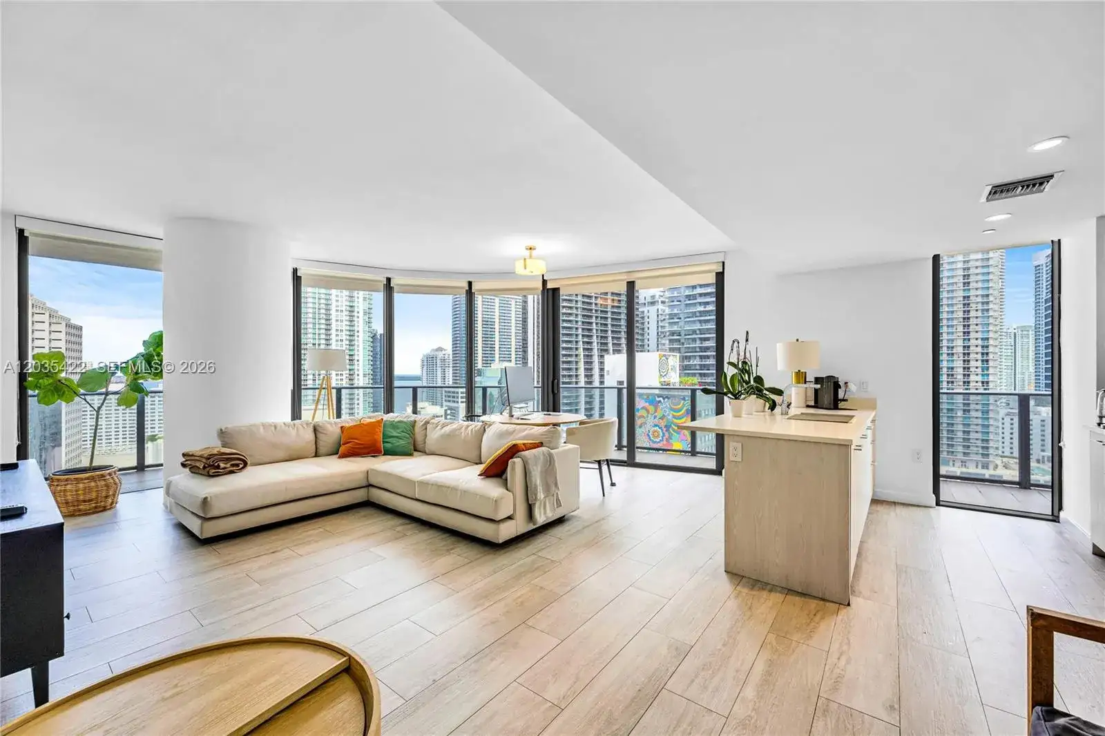 2 bedroom 2 bath Residential Lease for rent at 45 SW 9th St # 2103, Miami FL 33130