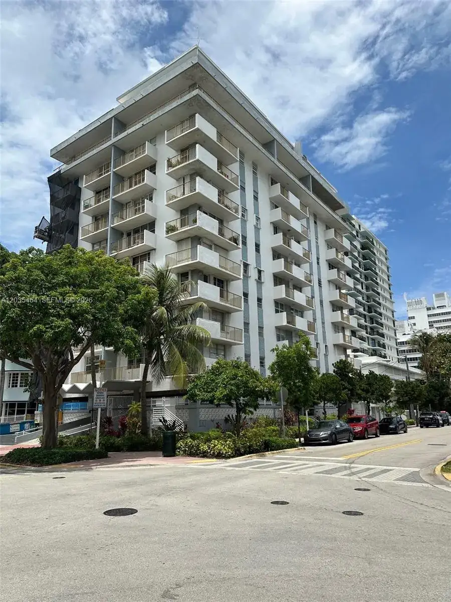 1 bedroom 1 bath Residential Lease for rent at 245 18th St # 401, Miami Beach FL 33139