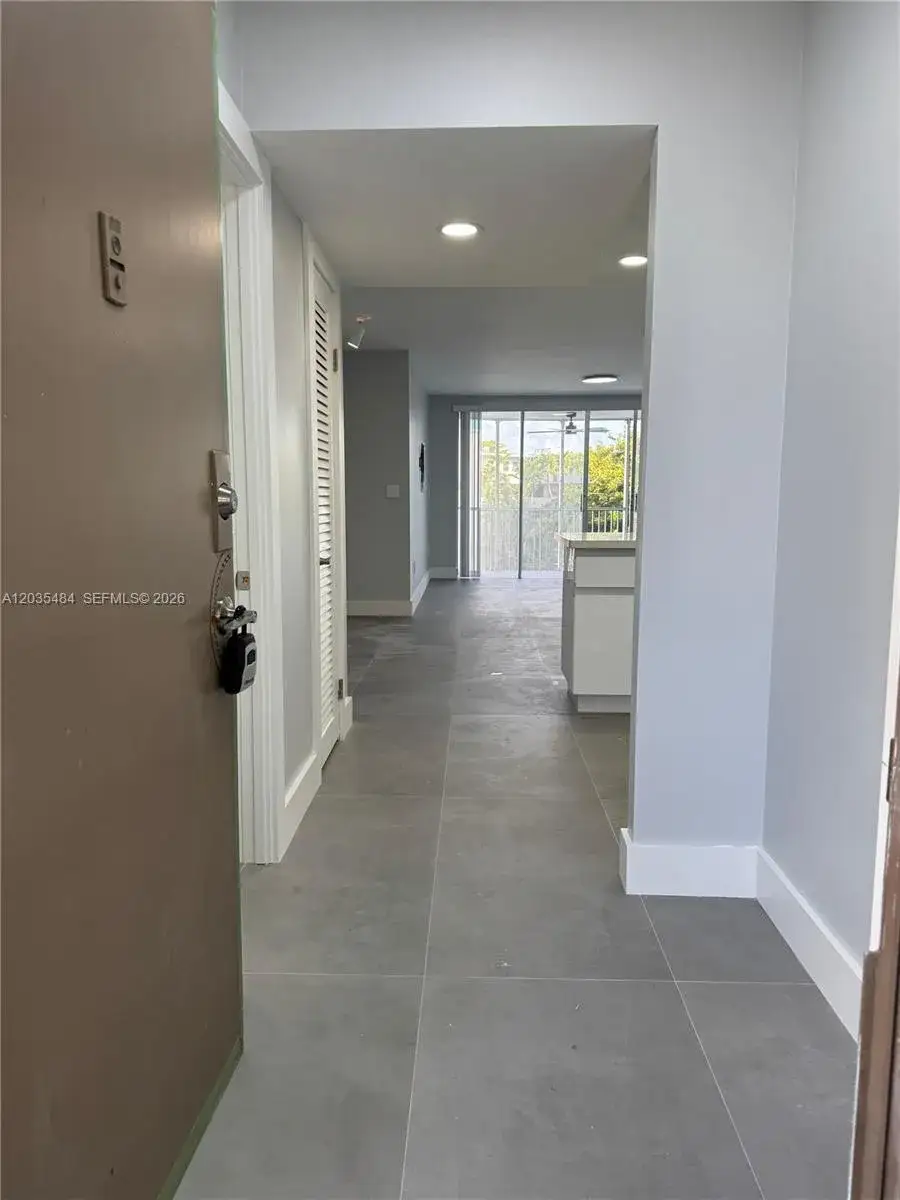 1 bedroom 1 bath Residential Lease for rent at 1680 NE 191st St # 2, Miami FL 33179