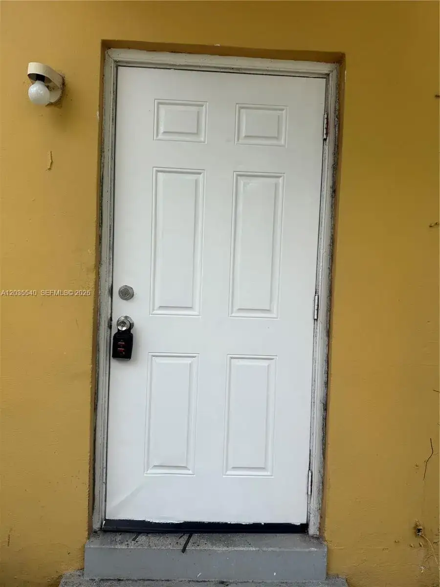 1 bedroom 1 bath Residential Lease for rent at 640 NW 10th Ter # 1, Fort Lauderdale FL 33311