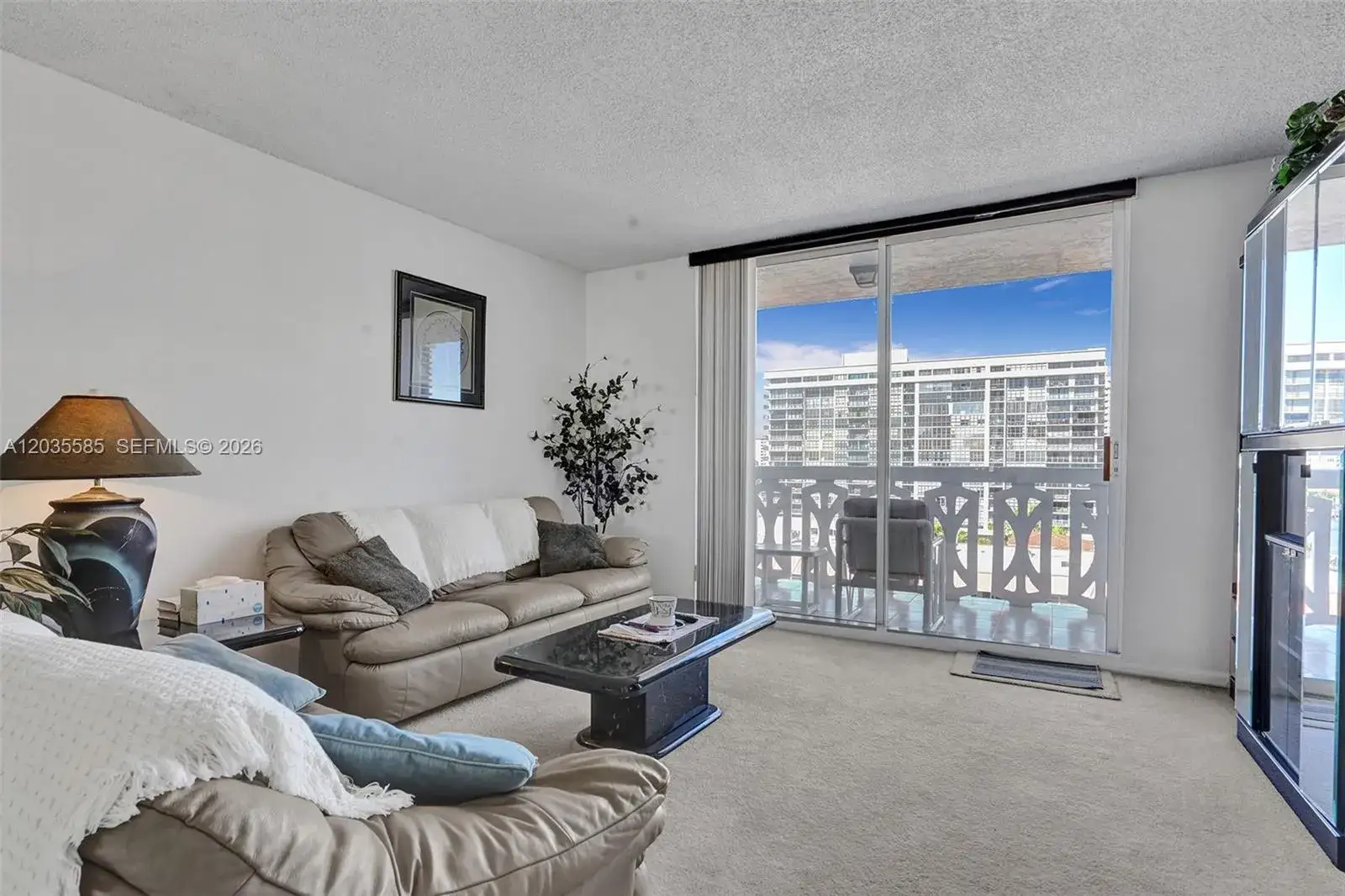 1 bedroom 1 bath Residential Lease for rent at 3113 S Ocean Dr # 803, Hallandale Beach FL 33009