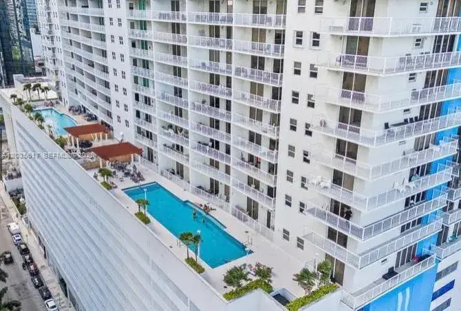 1 bedroom 1 bath Residential for sale at 1200 Brickell Bay Dr # 3318, Miami FL 33131