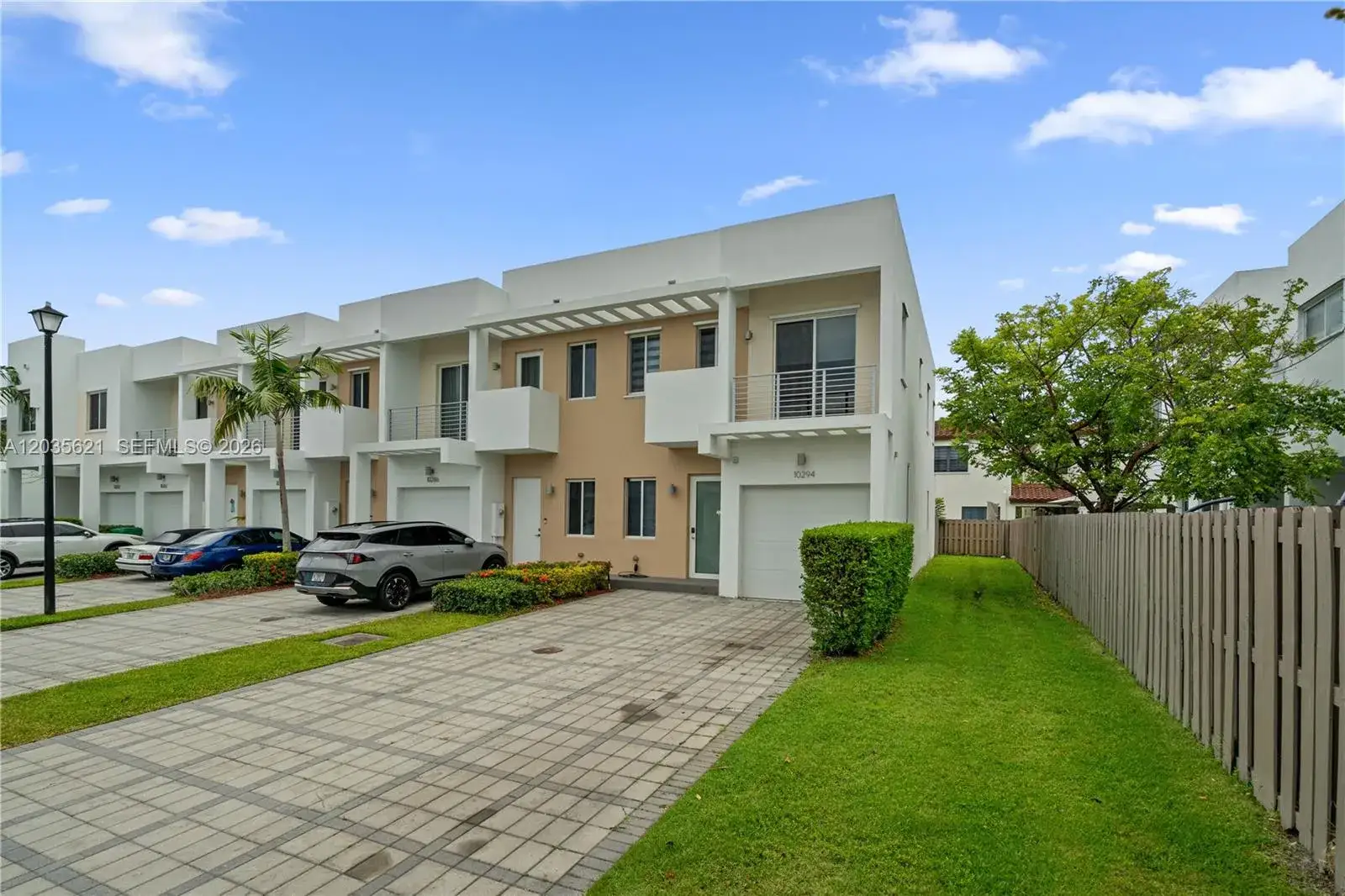 3 bedroom 3 bath Residential for sale at 10294 NW 71st Ter, Doral FL 33178