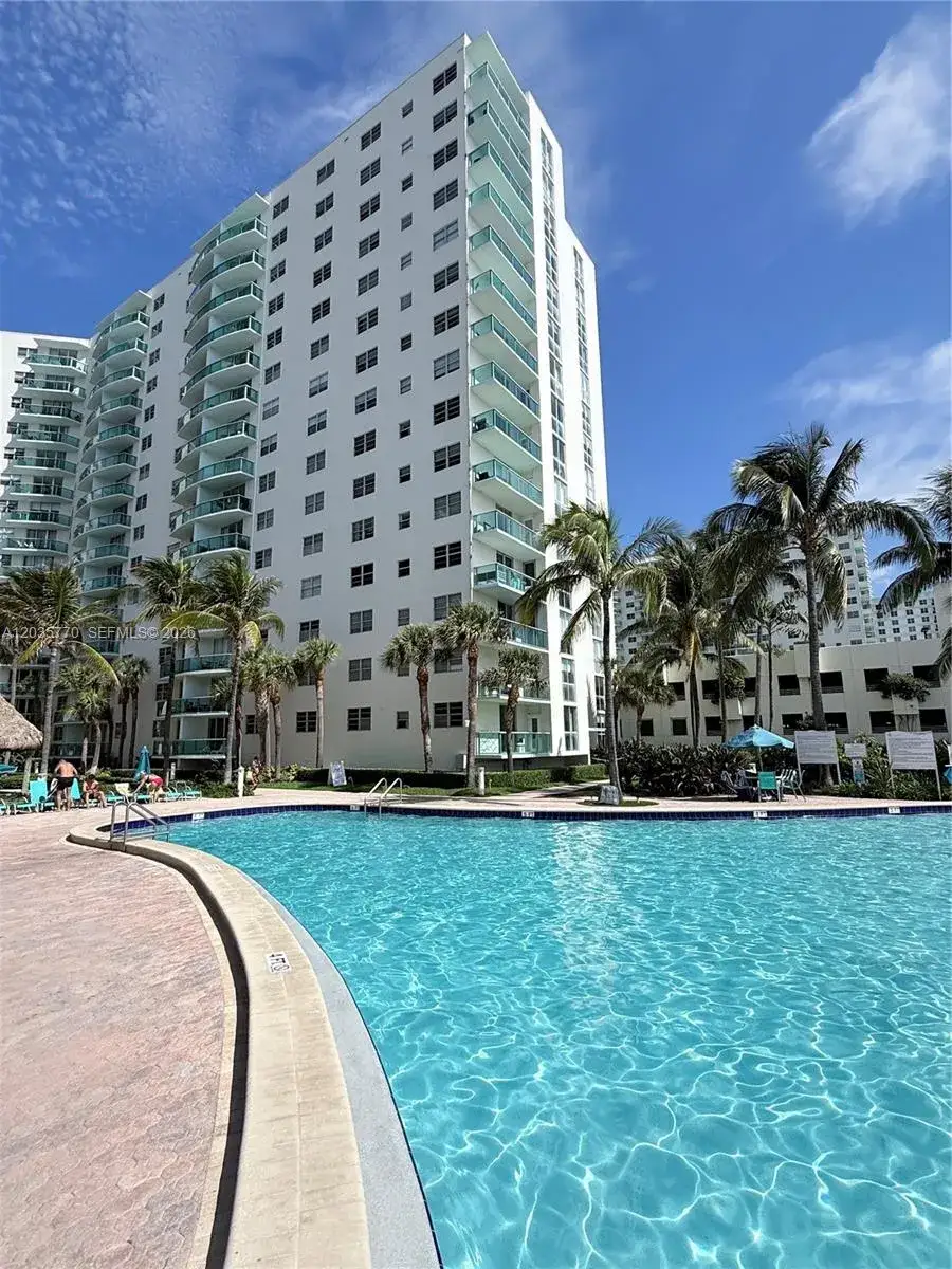1 bedroom 1 bath Residential Lease for rent at 3901 S Ocean Dr # 14U, Hollywood FL 33019