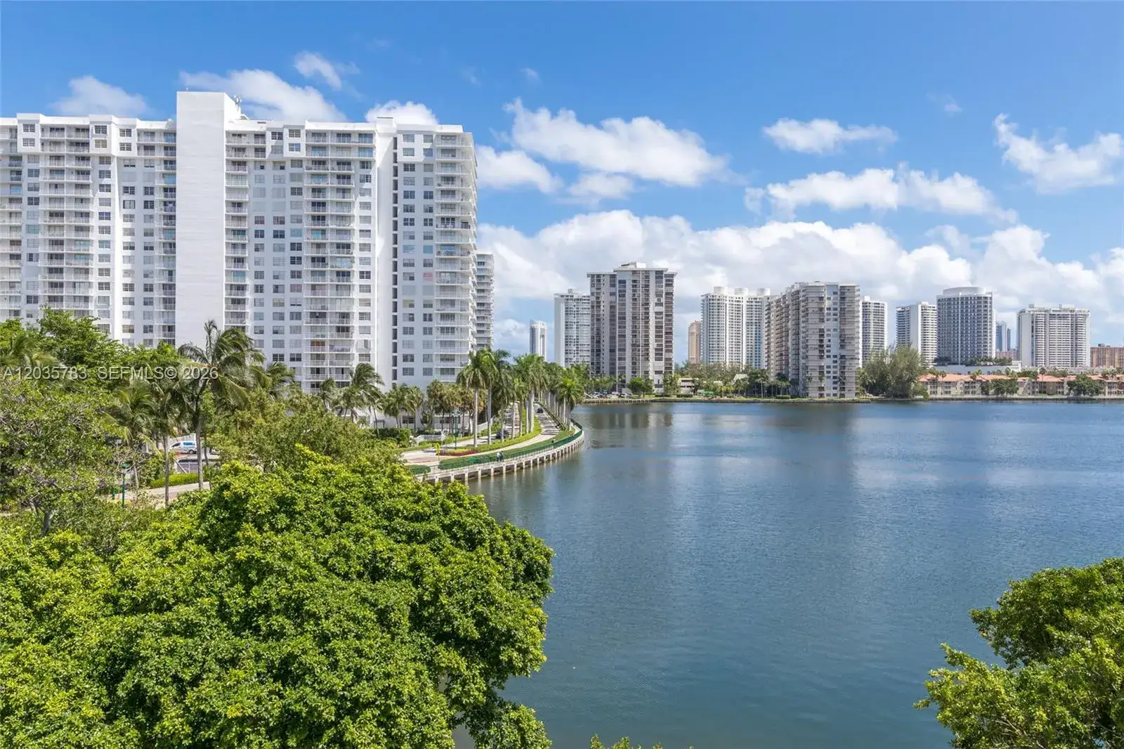 2 bedroom 2 bath Residential for sale at 2780 NE 183rd St # 1607, Aventura FL 33160