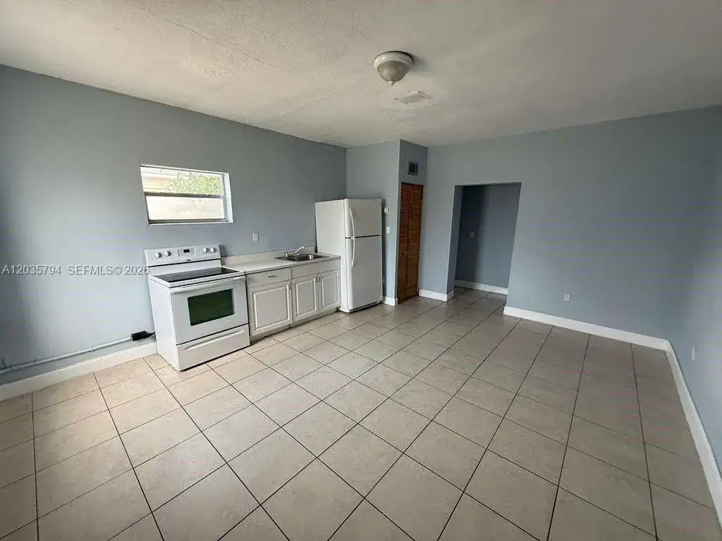 1 bedroom 1 bath Residential Lease for rent at 2014 Funston St # C, Hollywood FL 33020