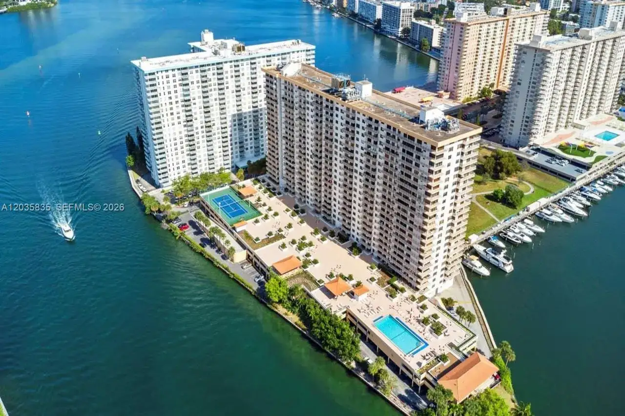 1 bedroom 1 bath Residential Lease for rent at 290 174th St # 414, Sunny Isles Beach FL 33160