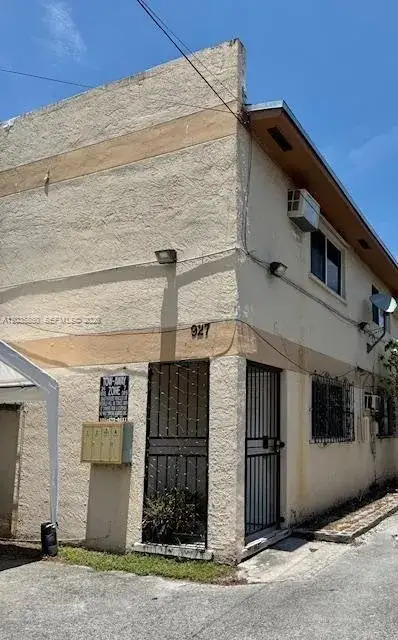 2 bedroom 1 bath Residential Lease for rent at 927 NW 7th Ct # 2, Miami FL 33136