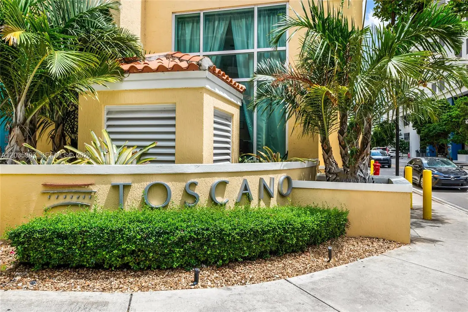 1 bedroom 1 bath Residential for sale at 7375 SW 90th St, Miami FL 33156