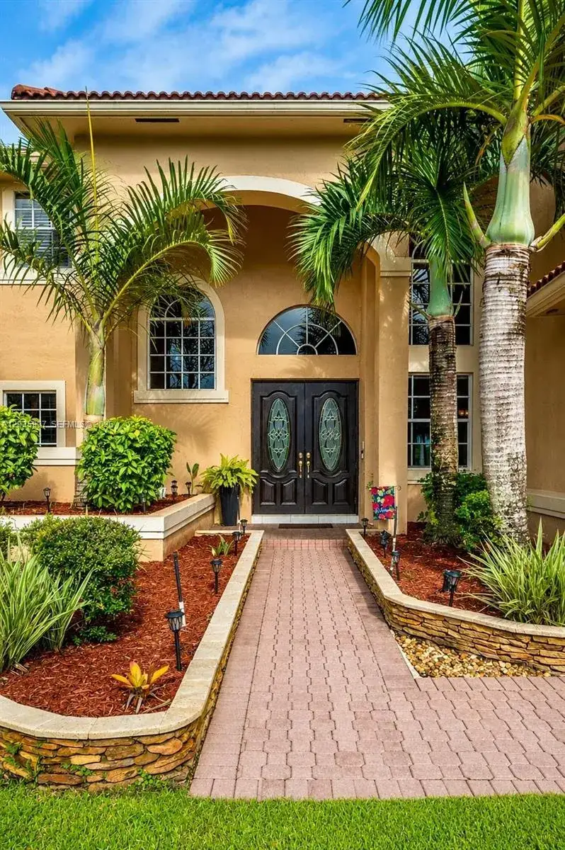 6 bedroom 4 bath Residential Lease for rent at 1333 SW 175th Way, Pembroke Pines FL 33029