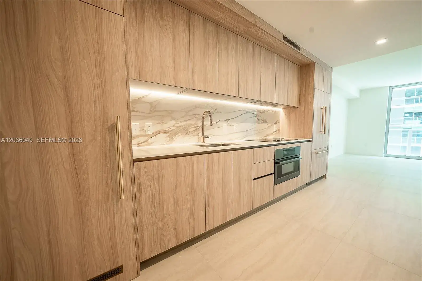2 bedroom 2 bath Residential Lease for rent at 77 SE 5TH ST # 1607, Miami FL 33131