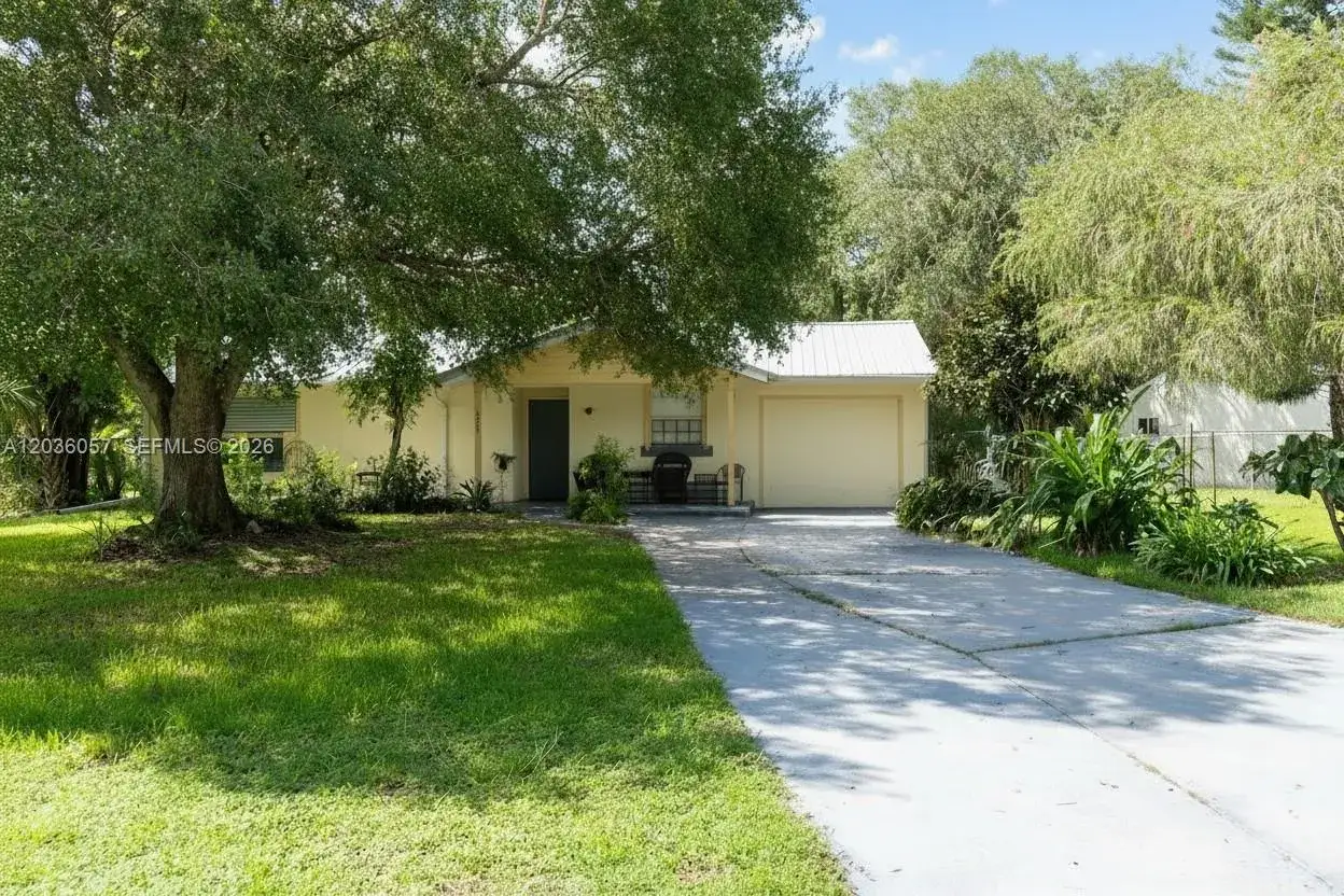 2 bedroom 2 bath Residential for sale at 4001 Bishop Circle, La Belle FL 33935