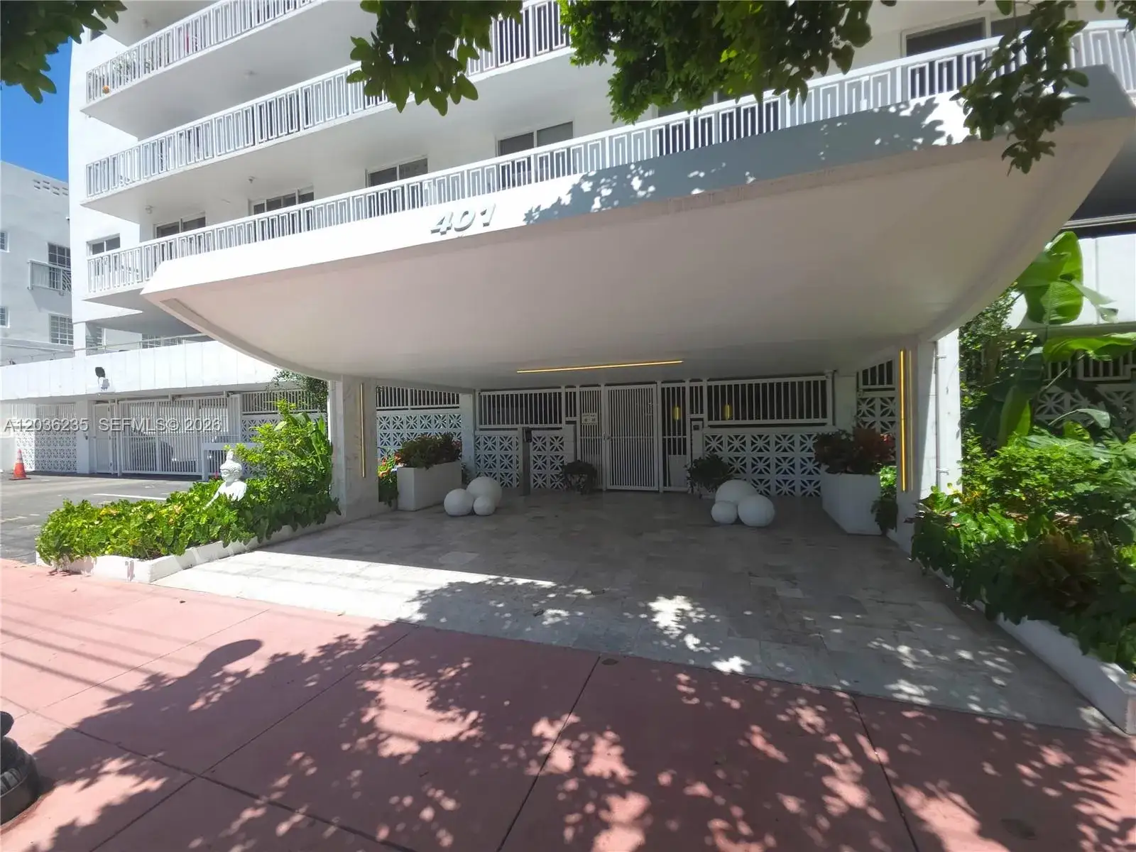 1 bedroom 1 bath Residential Lease for rent at 401 Ocean Dr # 304, Miami Beach FL 33139